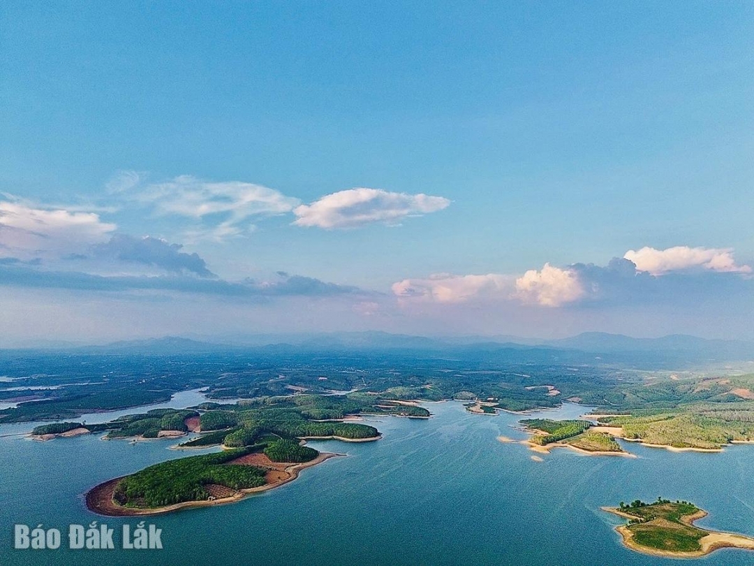 Đắk Lắk: Hồ Plei Krông - “đóa hoa xanh” giữa đại ngàn Đắk Lắk: Hồ Plei Krông - “đóa hoa xanh” giữa đại ngàn