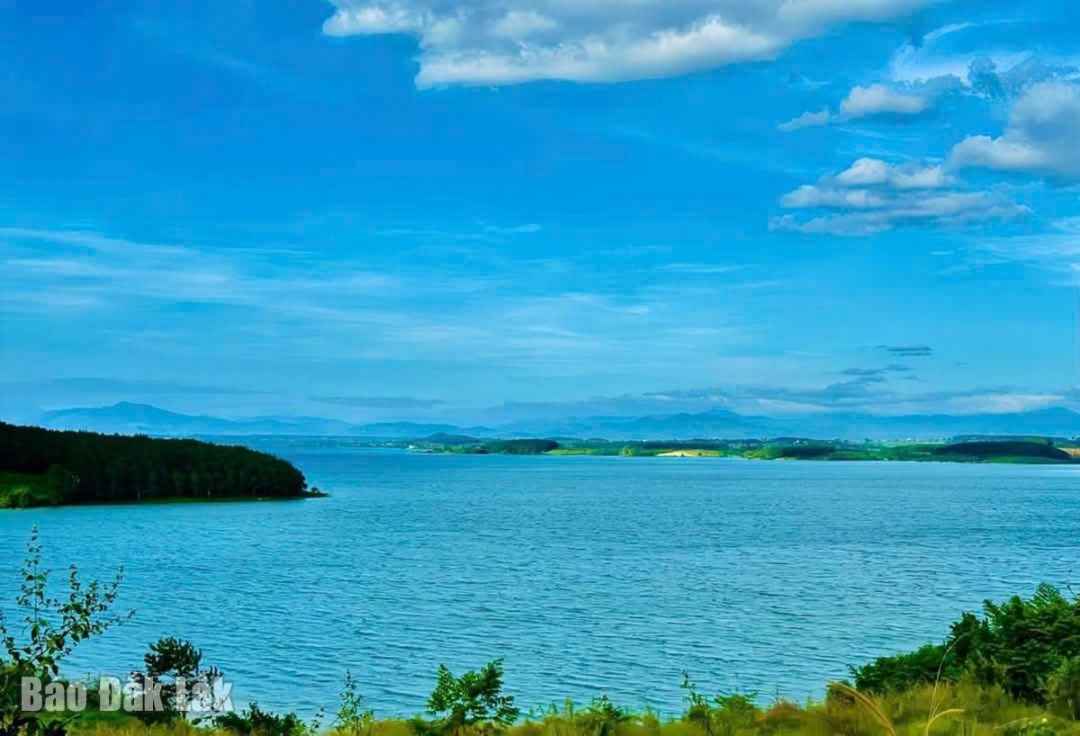 Đắk Lắk: Hồ Plei Krông - “đóa hoa xanh” giữa đại ngàn Đắk Lắk: Hồ Plei Krông - “đóa hoa xanh” giữa đại ngàn