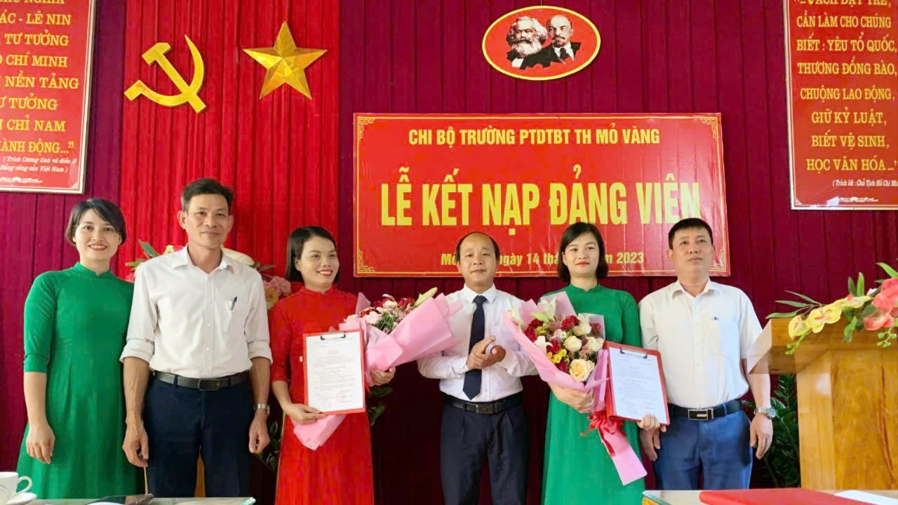 Lào Cai: Người thầy tận tụy, mẫu mực Lào Cai: Người thầy tận tụy, mẫu mực