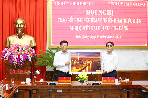 Hậu Giang và Bình Phước trao đổi kinh nghiệm triển khai thực hiện Nghị quyết Đại hội XIII của Đảng Hậu Giang và Bình Phước trao đổi kinh nghiệm triển khai thực hiện Nghị quyết Đại hội XIII của Đảng