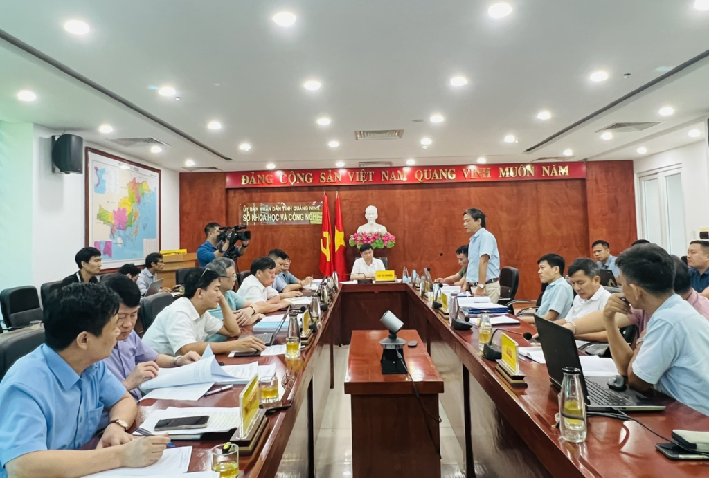 Quảng Ninh: Nghiên cứu đánh giá hiện trạng, bảo tồn hòn Trống Mái, Vịnh Hạ Long Quảng Ninh: Nghiên cứu đánh giá hiện trạng, bảo tồn hòn Trống Mái, Vịnh Hạ Long