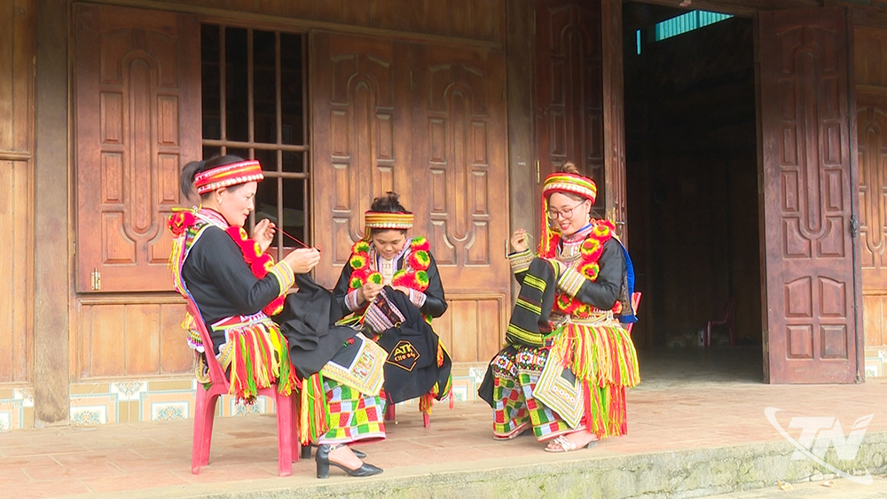 Thái Nguyên: Giữ gìn hoa văn truyền thống người Dao Đỏ ở Bản Cuôn Thái Nguyên: Giữ gìn hoa văn truyền thống người Dao Đỏ ở Bản Cuôn