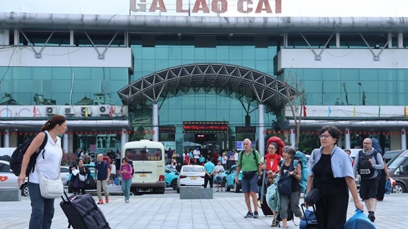 Lào Cai: Nhộn nhịp khách quốc tế đến bằng đường sắt