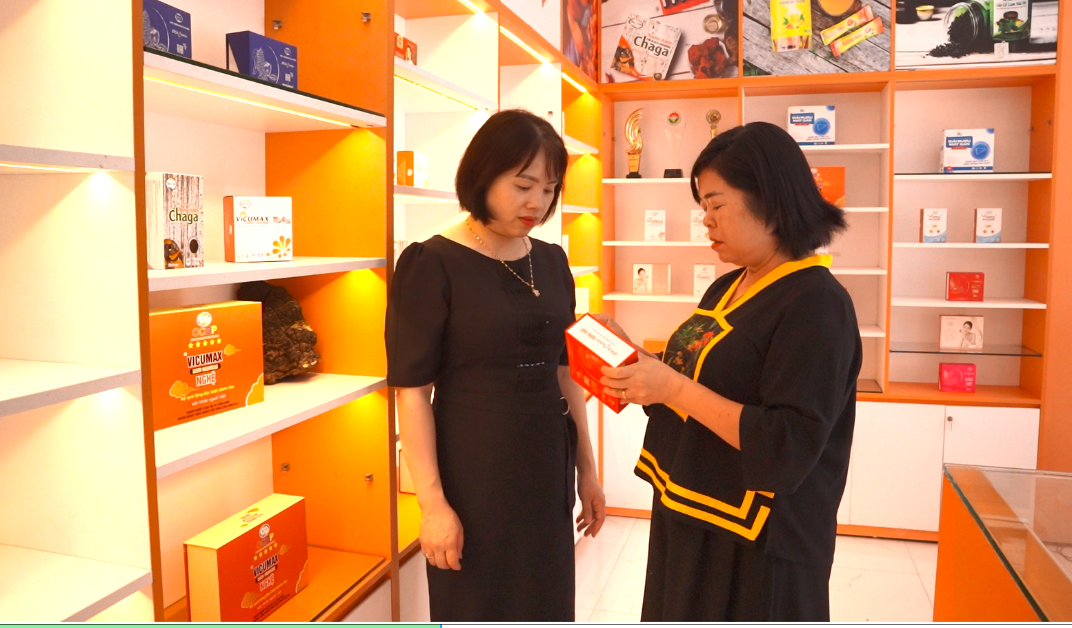 Bà Nguyễn Thị Lê, Phó Giám đốc Công ty Cổ phần Công nghệ Dược liệu Bắc Hà cho biết: Doanh nghiệp luôn xác định việc giữ vững chất lượng là yếu tố cốt lõi để xứng đáng với danh hiệu OCOP 5 sao cấp quốc gia.