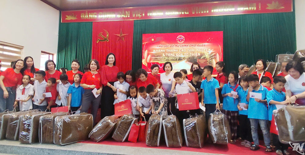 Thái Nguyên: Cây cầu nối bờ vui ở Khuân Nhà