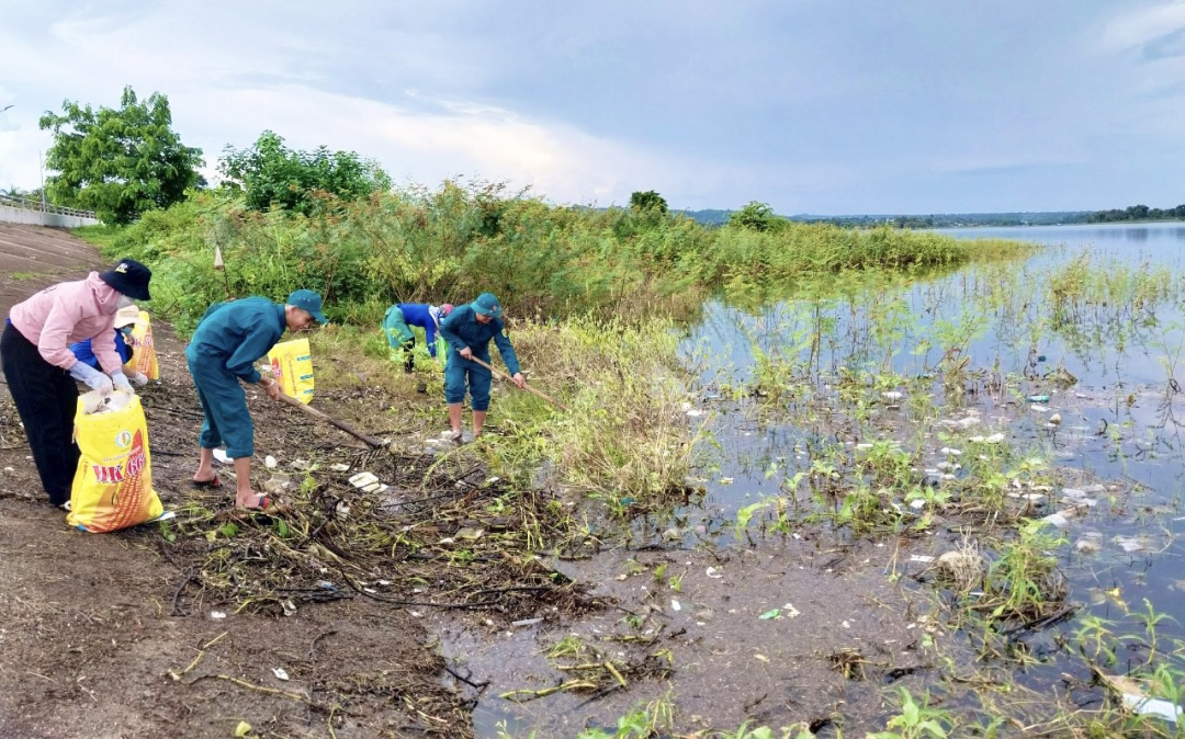 Đắk Lắk: Bảo vệ môi trường khi đến hồ Ea Kao: Chỉ cần bỏ rác đúng nơi quy định Đắk Lắk: Bảo vệ môi trường khi đến hồ Ea Kao: Chỉ cần bỏ rác đúng nơi quy định