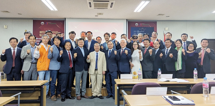 Các đại biểu tham dự diễn đàn chụp ảnh lưu niệm. Ảnh: Nguyễn Quang Tuệ ảnh 4 Các đại biểu tham dự diễn đàn chụp ảnh lưu niệm. Ảnh: Nguyễn Quang Tuệ ảnh 4