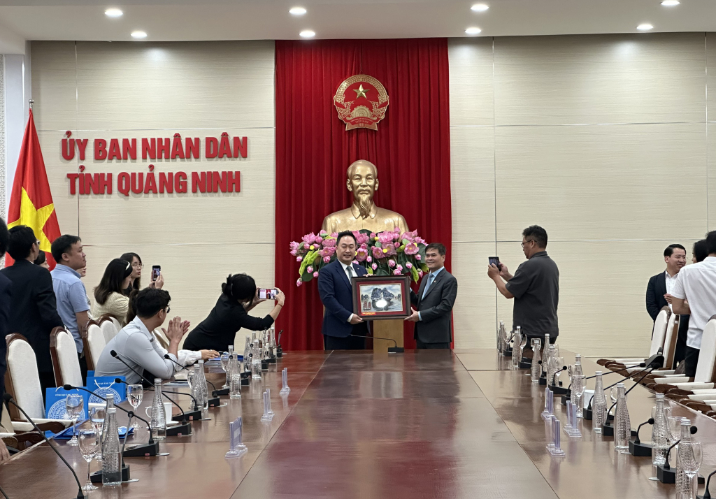 Quảng Ninh: UBND tỉnh làm việc với Đoàn các doanh nghiệp Hàn Quốc Quảng Ninh: UBND tỉnh làm việc với Đoàn các doanh nghiệp Hàn Quốc