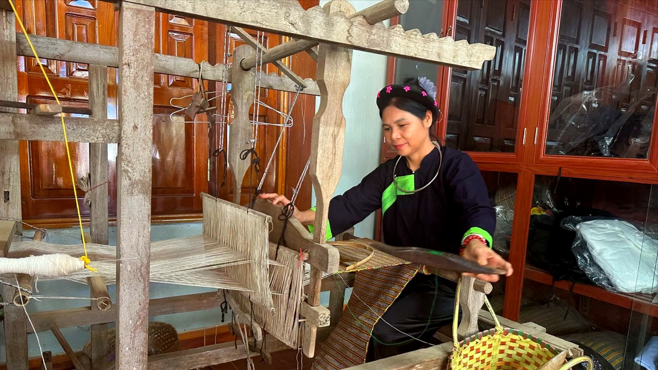 Thái Nguyên: Giữ nghề bên khung dệt