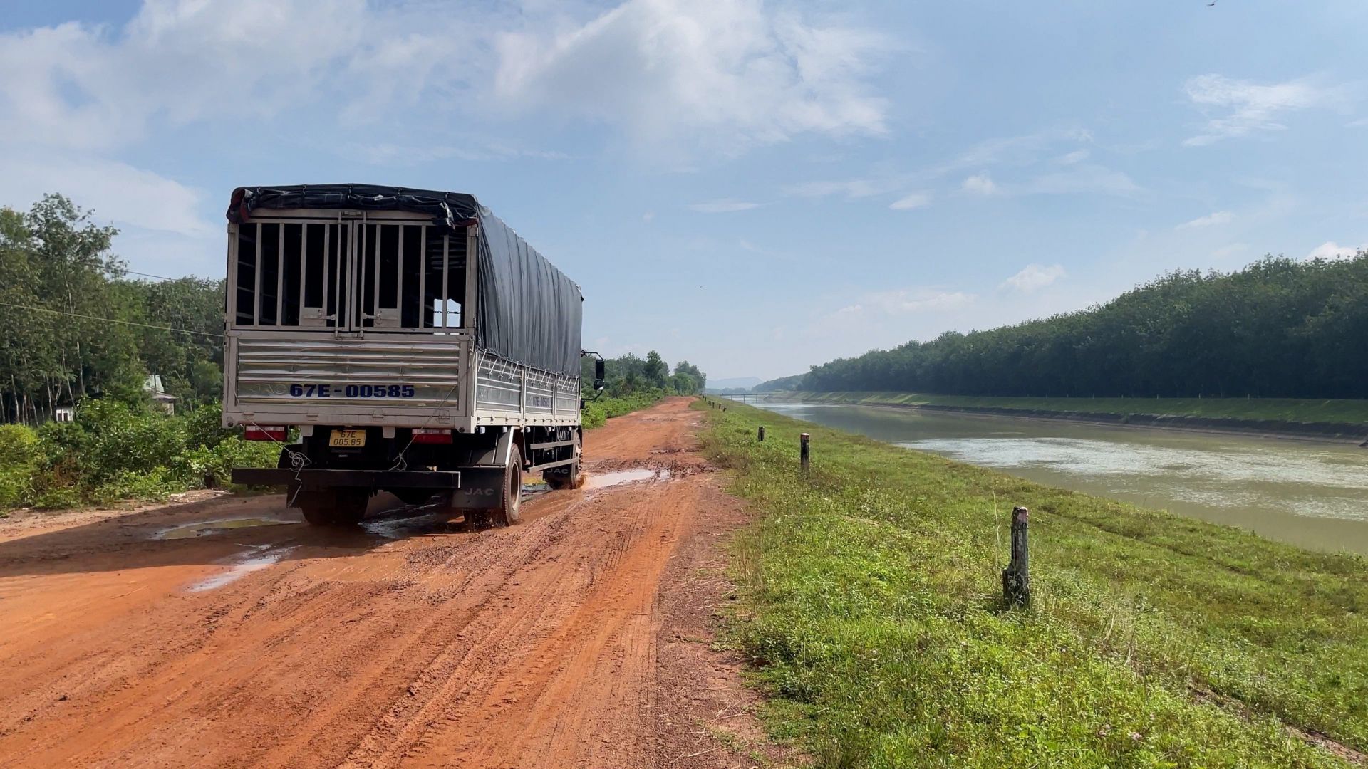 Tây Ninh: Bất cập khi dân cư phát triển dọc bờ kênh Tây Ninh: Bất cập khi dân cư phát triển dọc bờ kênh