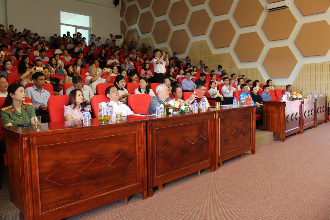 Các đại biểu tham dự Hội chợ việc làm tỉnh Đắk Lắk năm 2023.