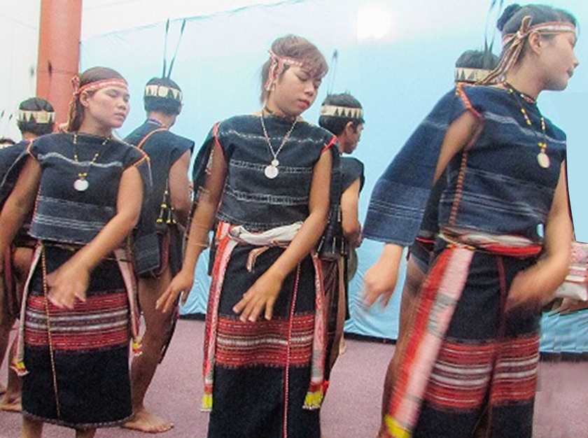 Nét buồn luôn hiện hữu trong điệu xoang đám ma. Ảnh: A.D ảnh 1