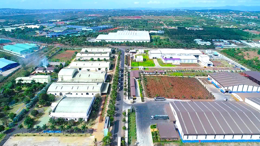 Nỗ lực cải cách thủ tục hành chính, tạo môi trường đầu tư thông thoáng từ các sở, ngành và địa phương giúp thu hút ngày càng nhiều nhà đầu tư đến với tỉnh. Ảnh: Hà Duy ảnh 2