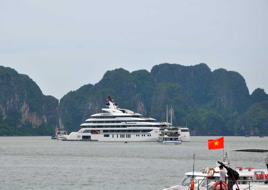 Quảng Ninh: Nâng cao chất lượng đội tàu du lịch trên Vịnh Hạ Long Quảng Ninh: Nâng cao chất lượng đội tàu du lịch trên Vịnh Hạ Long