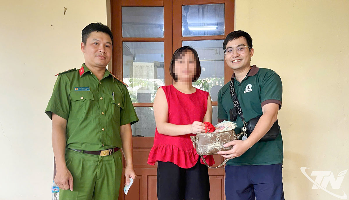 Thái Nguyên: Trả lại túi tiền vàng trị giá gần 150 triệu đồng nhặt được trong nước lũ Thái Nguyên: Trả lại túi tiền vàng trị giá gần 150 triệu đồng nhặt được trong nước lũ