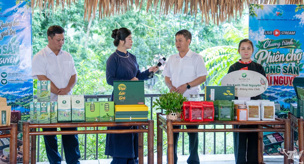 Thái Nguyên: Gần 3.000 đơn hàng được chốt tại Phiên chợ nông sản Thái Nguyên: Gần 3.000 đơn hàng được chốt tại Phiên chợ nông sản