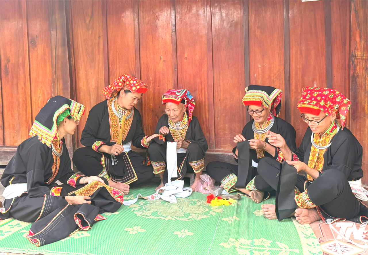 Thái Nguyên: Gìn giữ nghề thêu truyền thống của người Dao Lô Gang Thái Nguyên: Gìn giữ nghề thêu truyền thống của người Dao Lô Gang