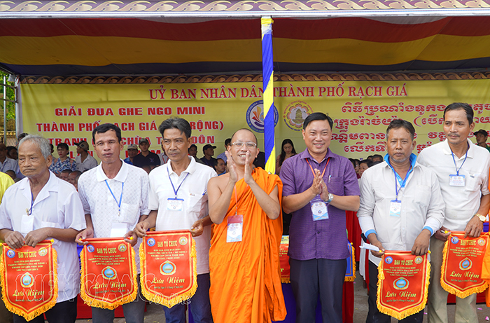 Kiên Giang: 40 đội tham gia giải đua ghe ngo mini TP. Rạch Giá mở rộng