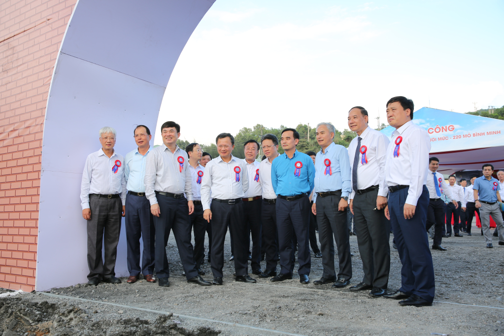 Quảng Ninh:Công ty Than Hòn Gai khởi công dự án khai thác xuống sâu dưới mức -220 mỏ Bình Minh Quảng Ninh:Công ty Than Hòn Gai khởi công dự án khai thác xuống sâu dưới mức -220 mỏ Bình Minh