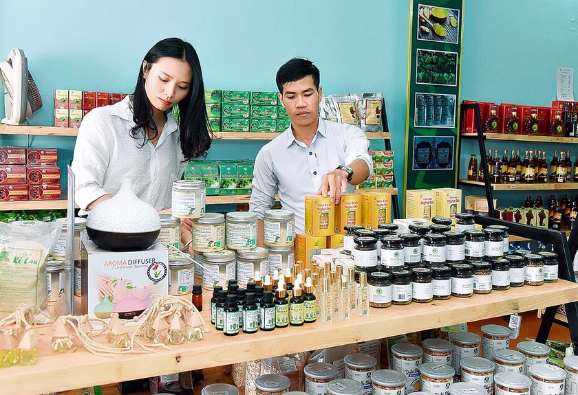 Việc đẩy mạnh xúc tiến thương mại trên nền tảng số giúp doanh nghiệp, hợp tác xã mở rộng kênh bán hàng, tăng doanh số tiêu thụ sản phẩm. Ảnh: Đ.T Việc đẩy mạnh xúc tiến thương mại trên nền tảng số giúp doanh nghiệp, hợp tác xã mở rộng kênh bán hàng, tăng doanh số tiêu thụ sản phẩm. Ảnh: Đ.T