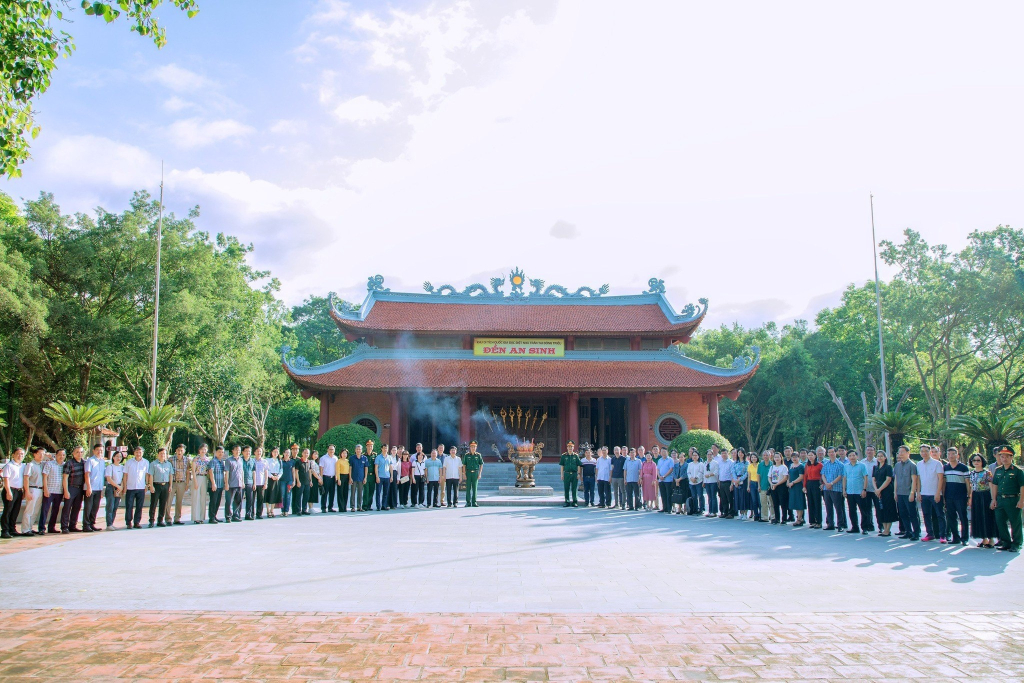 Quảng Ninh: Phát huy thế mạnh du lịch văn hóa tâm linh Quảng Ninh: Phát huy thế mạnh du lịch văn hóa tâm linh