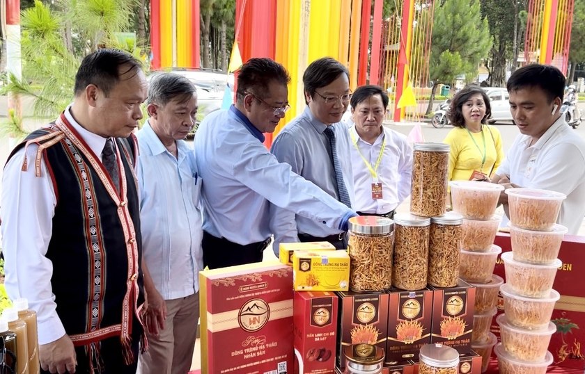 Nhiều sản phẩm của các tỉnh Tây Nguyên có cơ hội kết nối tiêu thụ với các kênh phân phối ở Lào và Campuchia. Ảnh: V.T Nhiều sản phẩm của các tỉnh Tây Nguyên có cơ hội kết nối tiêu thụ với các kênh phân phối ở Lào và Campuchia. Ảnh: V.T