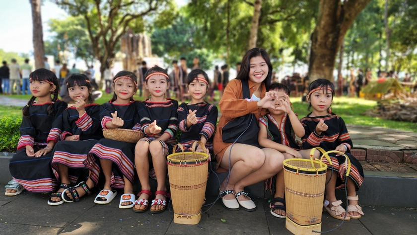 Du khách ấn tượng với các hoạt động văn hoá được thành phố tổ chức. Ảnh: Bá Bính Du khách ấn tượng với các hoạt động văn hoá được thành phố tổ chức. Ảnh: Bá Bính