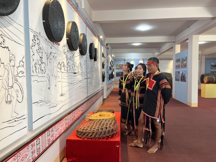 Việc tìm kiếm, phát hiện, thẩm định, bảo tồn và phát huy giá trị để di sản ngày càng đẹp lên cả về nội dung, hình thức thì di sản mới đủ sức biến thành “tư liệu sản xuất” cho ngành du lịch văn hóa. Ảnh: Phương Vi