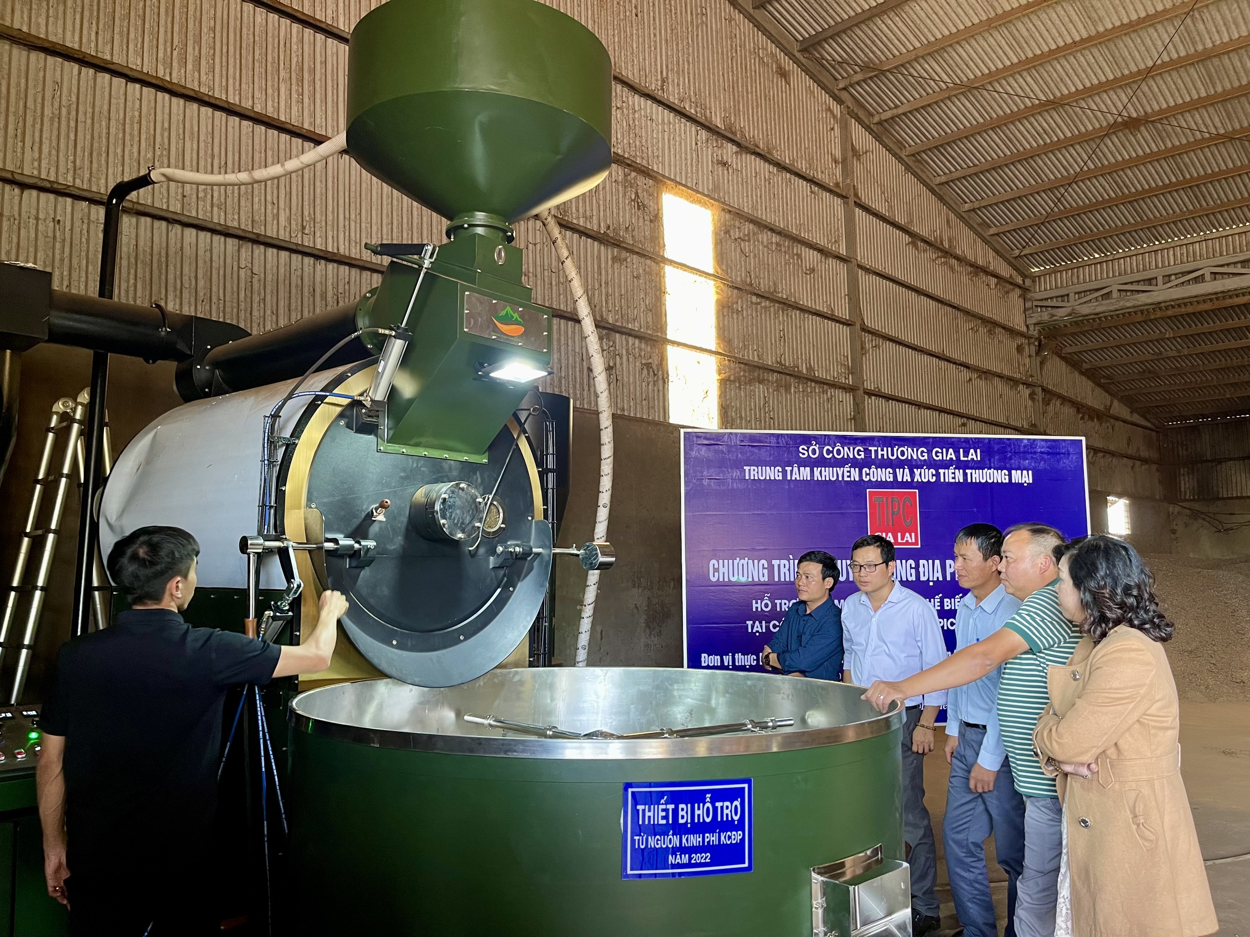 Việc hỗ trợ máy móc thiết bị hiện đại sẽ giúp doanh nghiệp nâng cao năng suất, chất lượng và giá trị chuỗi sản phẩm