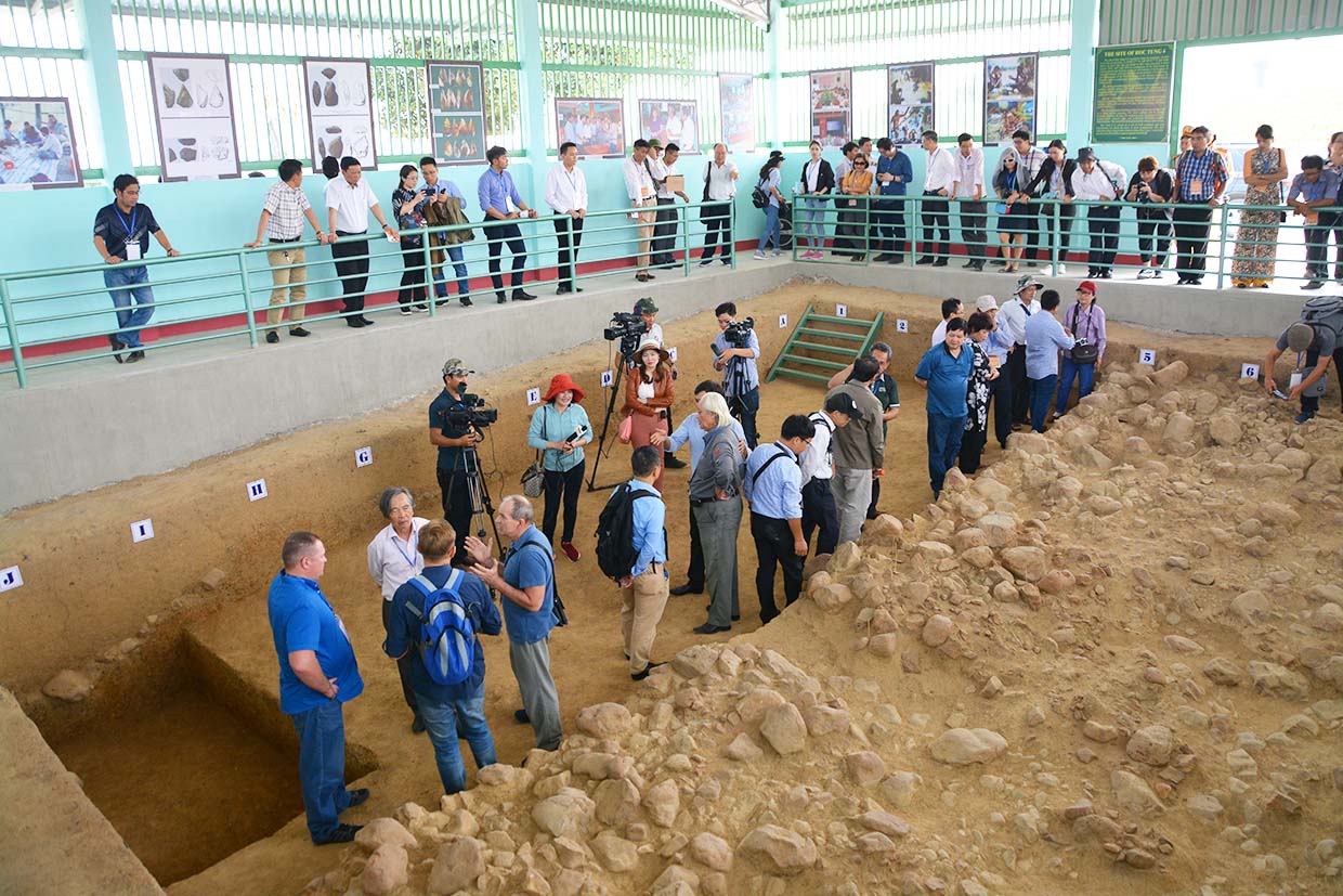 Gia Lai: Di tích khảo cổ Rộc Tưng-Gò Đá được xếp hạng di tích quốc gia đặc biệt Các hố khai quật tại Rộc Tưng-Gò Đá được làm mái che để bảo vệ, tạo điều kiện thuận lợi cho khách tham quan, nghiên cứu. Ảnh: Hoàng Ngọc