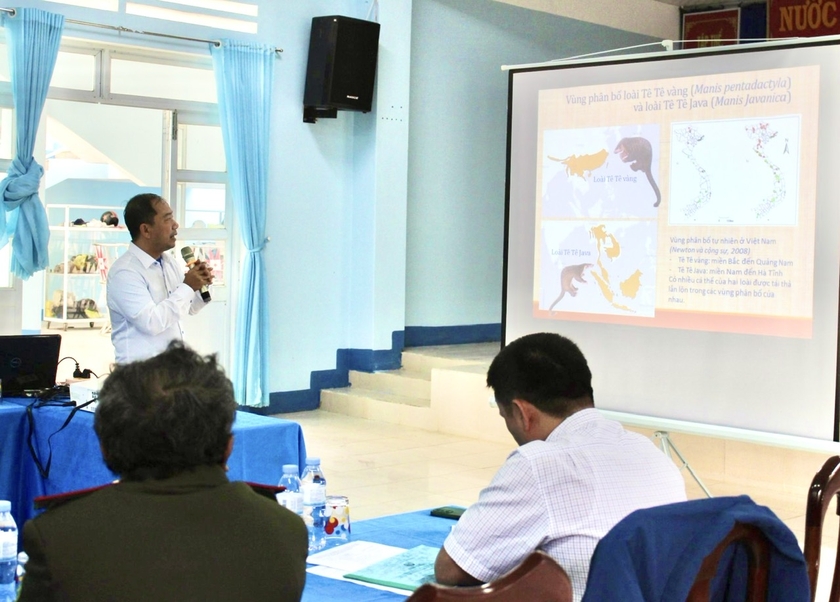 Tiến sĩ Hà Thăng Long-Trưởng Văn phòng Hội Động vật Frankfurt tại Việt Nam thông tin về vùng phân bố của 2 loại động vật quý, hiếm vừa được phát hiện tại Vườn quốc gia Kon Ka Kinh. Ảnh: Minh Phương