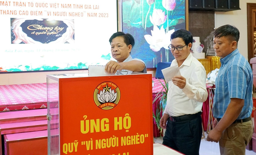 Nhiều tập thể, cá nhân đã ủng hộ Quỹ Vì người nghèo tại lễ phát động nhân tháng cao điểm Vì người nghèo năm 2023. Ảnh: Phương Dung