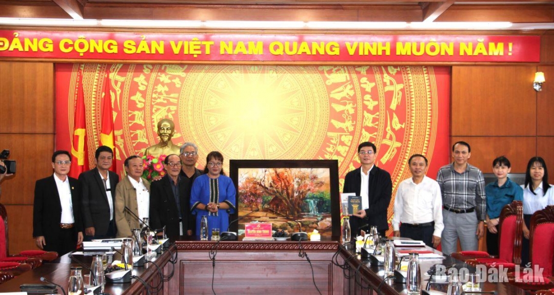 Đắk Lắk: Bí thư Tỉnh ủy Nguyễn Đình Trung làm việc với Hội Văn học Nghệ thuật tỉnh