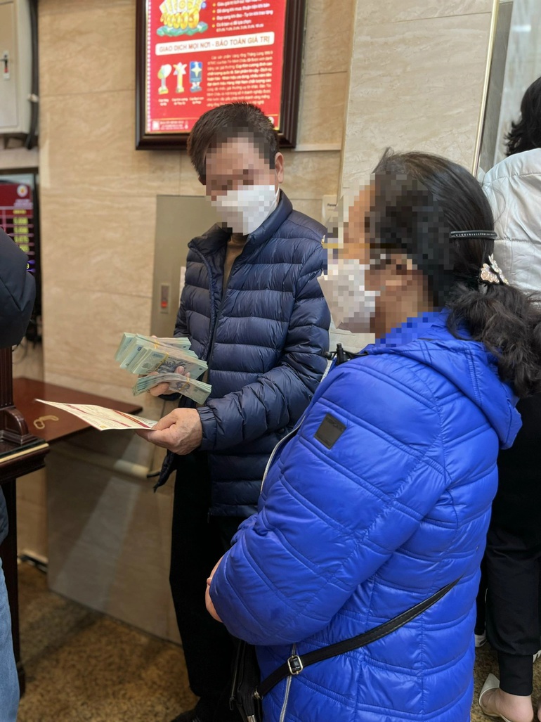 Người dân Hà Nội đổ xô đi bán chốt lời khi giá vàng lên cao chưa từng có - 3