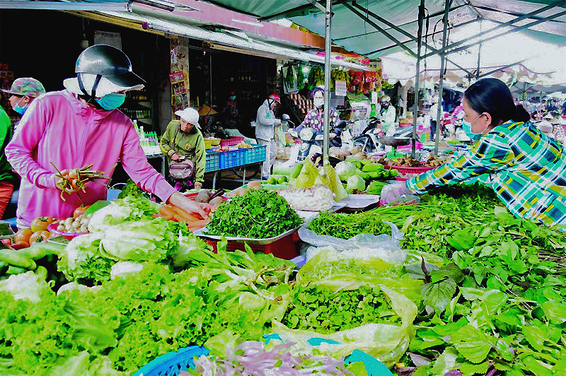 Lít xăng, viên thuốc tăng không thấy đỉnh, dân Việt lo tiền Lít xăng, viên thuốc tăng không thấy đỉnh, dân Việt lo tiền 'bốc hơi'