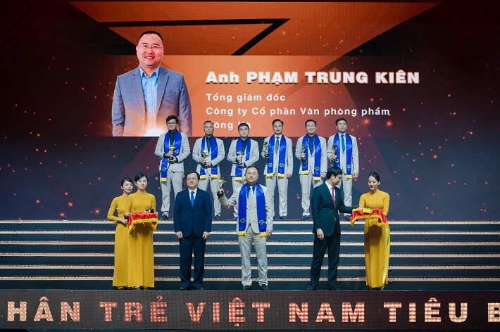 ông Phạm Trung Kiên nhận giải Doanh nhân trẻ tiêu biểu năm 2022