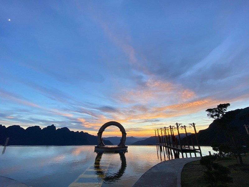 Cầu kính Rồng Mây: Ngỡ ngàng trước bức tranh non nước hữu tình Cầu kính Rồng Mây: Ngỡ ngàng trước bức tranh non nước hữu tình