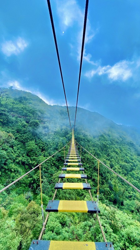 Cầu kính Rồng Mây: Ngỡ ngàng trước bức tranh non nước hữu tình Cầu kính Rồng Mây: Ngỡ ngàng trước bức tranh non nước hữu tình