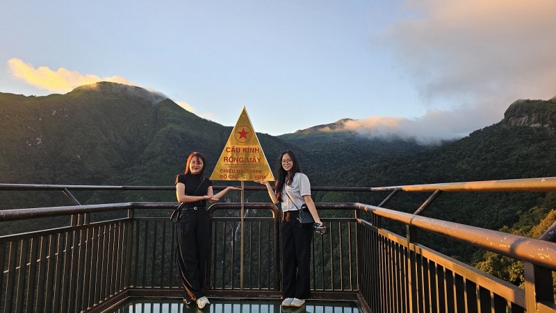 Khu du lịch Cầu kính Rồng Mây - “Kỳ quan - Tiên cảnh - Đất trời” Khu du lịch Cầu kính Rồng Mây - “Kỳ quan - Tiên cảnh - Đất trời”