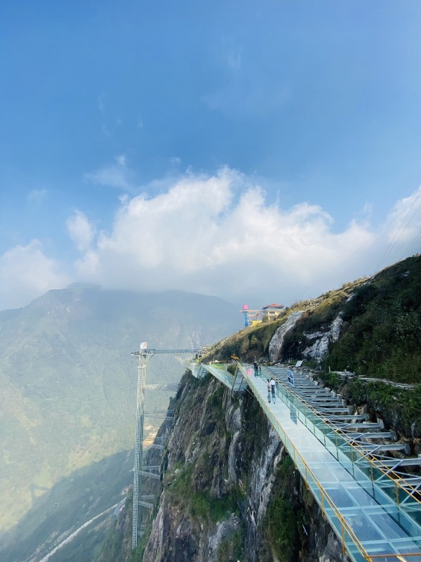 Cầu kính Rồng Mây: Ngỡ ngàng trước bức tranh non nước hữu tình Cầu kính Rồng Mây: Ngỡ ngàng trước bức tranh non nước hữu tình