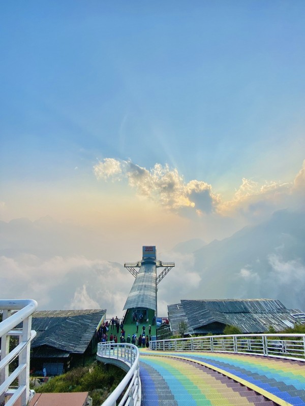 Cầu kính Rồng Mây: Ngỡ ngàng trước bức tranh non nước hữu tình Cầu kính Rồng Mây: Ngỡ ngàng trước bức tranh non nước hữu tình