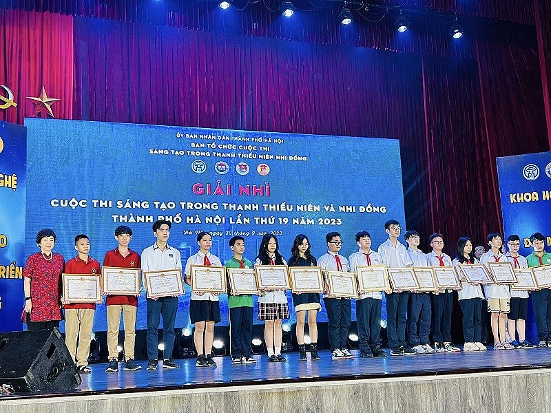 Trường Victoria Thăng Long tiếp tục thắp sáng ước mơ, hoài bão về khoa học của Vicsers