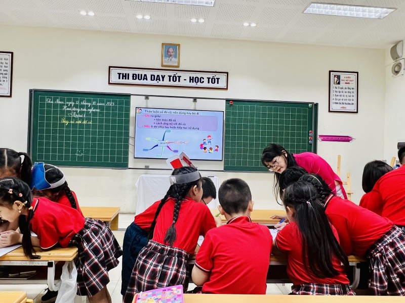 Hà Nội: Học sinh thích thú sáng tạo với môn Tiếng Việt dạy theo phương pháp mới Hà Nội: Học sinh thích thú sáng tạo với môn Tiếng Việt dạy theo phương pháp mới