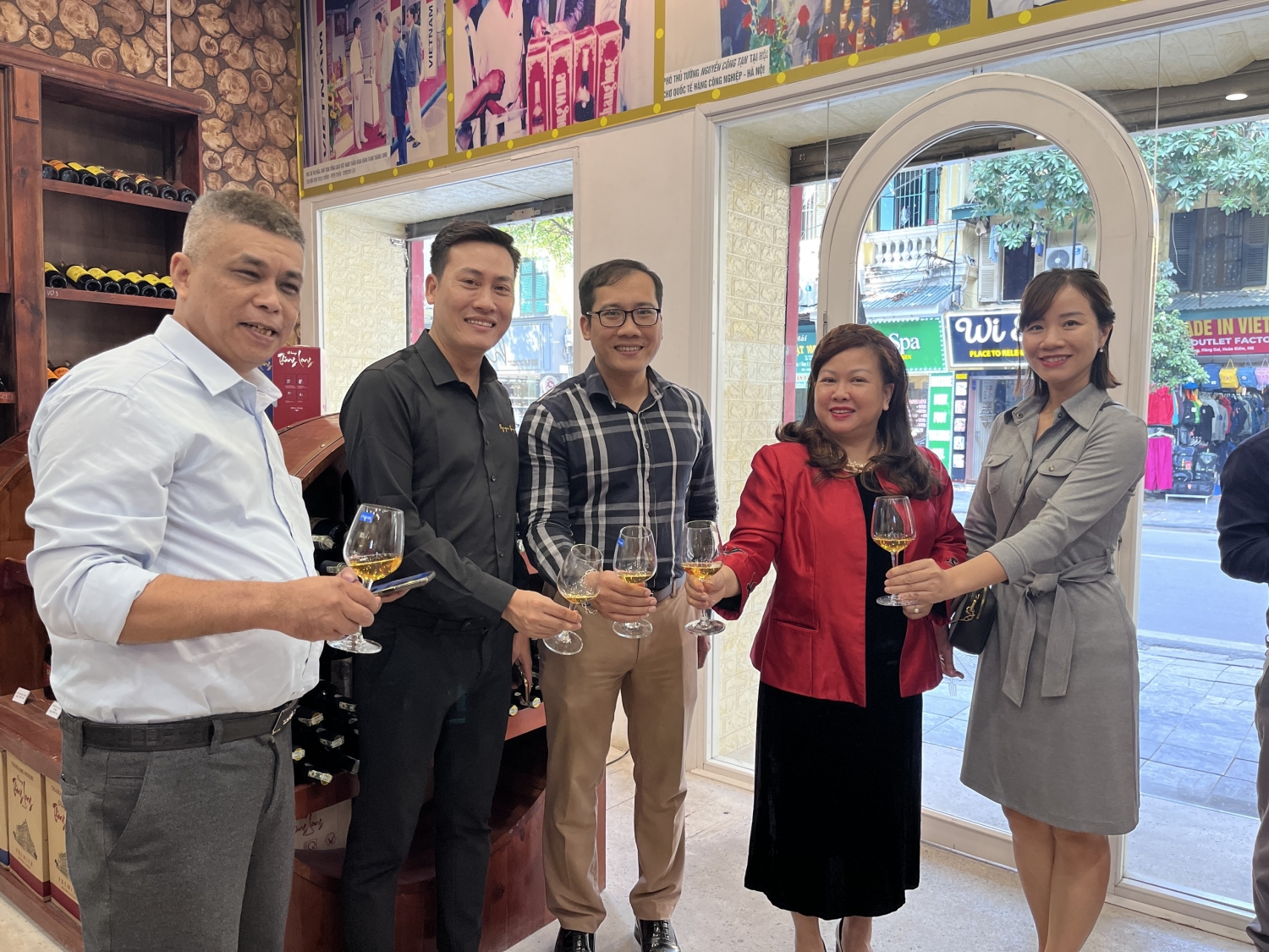 Trải nghiệm văn hóa vang tại Thăng Long Winery Trải nghiệm văn hóa vang tại Thăng Long Winery