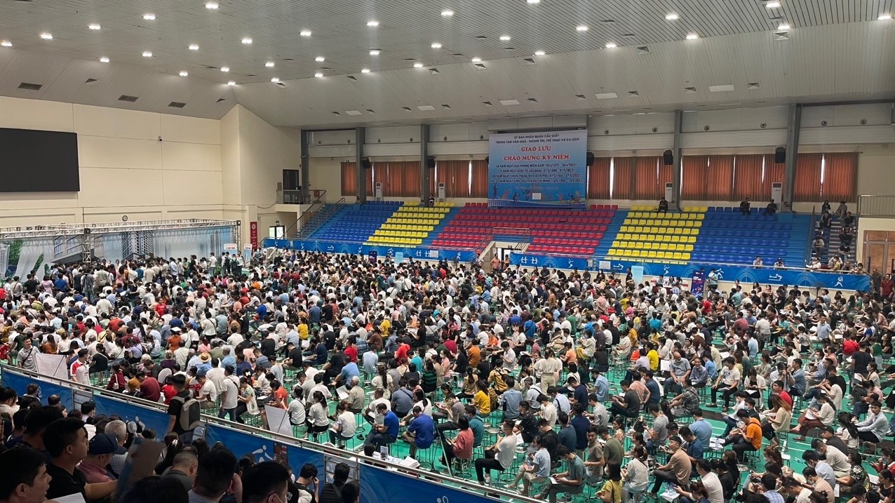 Tin bất động sản tuần qua: Hàng nghìn người xếp hàng từ sáng sớm bốc thăm mua nhà ở xã hội