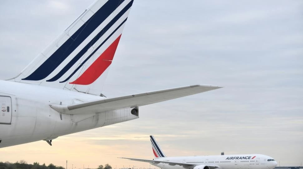 Pháp cấm các chuyến bay ngắn để giảm thiểu khí thải carbon Pháp cấm các chuyến bay ngắn để giảm thiểu khí thải carbon