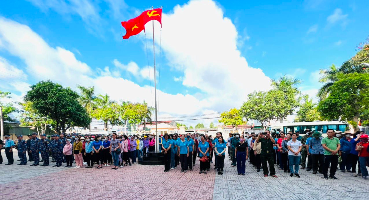 Ra quân dọn vệ sinh đường phố hưởng ứng Ngày Môi trường Thế giới năm 2023