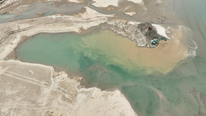 Lắp trạm bơm nước khẩn cấp vì sông Đà khô cạn