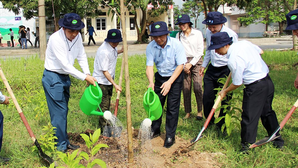 Bắc Giang: Hơn 500 người trồng cây hưởng ứng Ngày quốc tế chống sa mạc hóa