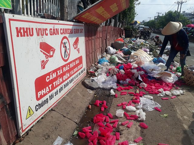 TP.HCM tồn đọng nhiều bãi rác tự phát quy mô lớn TP.HCM tồn đọng nhiều bãi rác tự phát quy mô lớn
